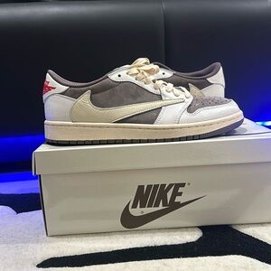 Travis Scott Reverse Mochas Size 9 Men’s